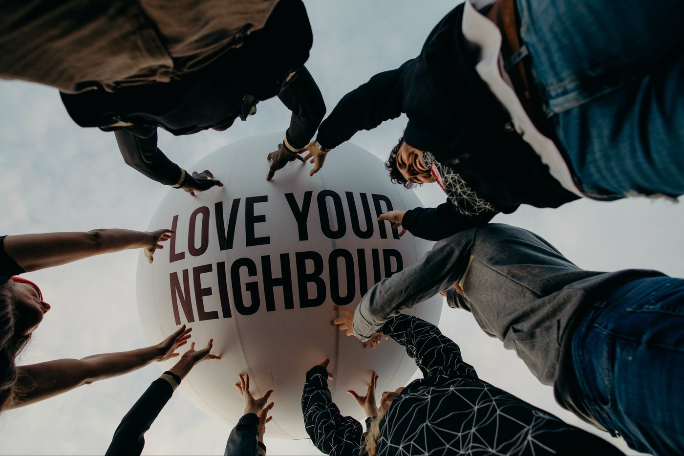 "Love thy neighbour" "გიყვარდეს შენი მეზობელი"